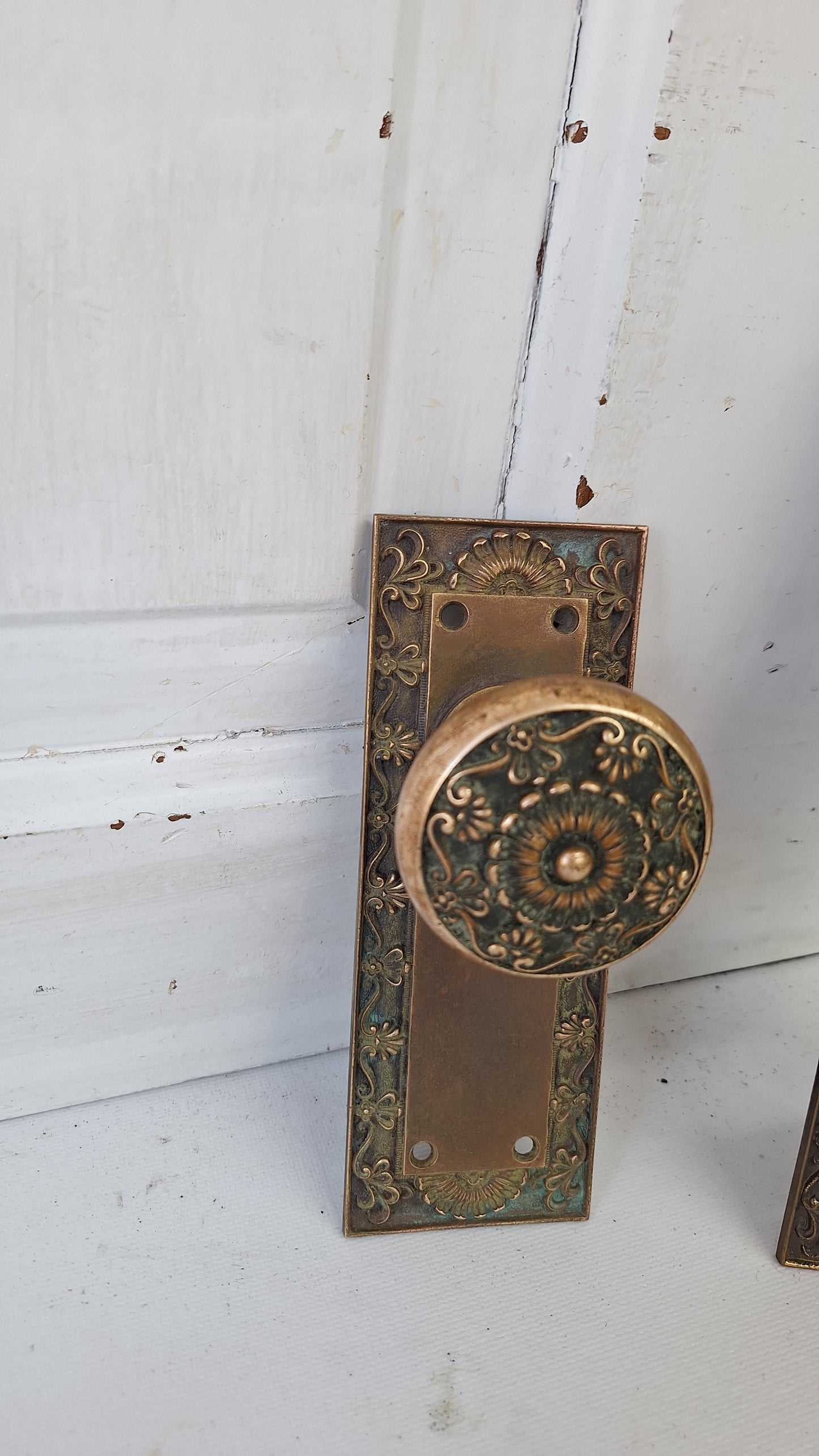 Parthenon Bronze Front Door Hardware, Antique Floral Design Door Knob and Plate Set