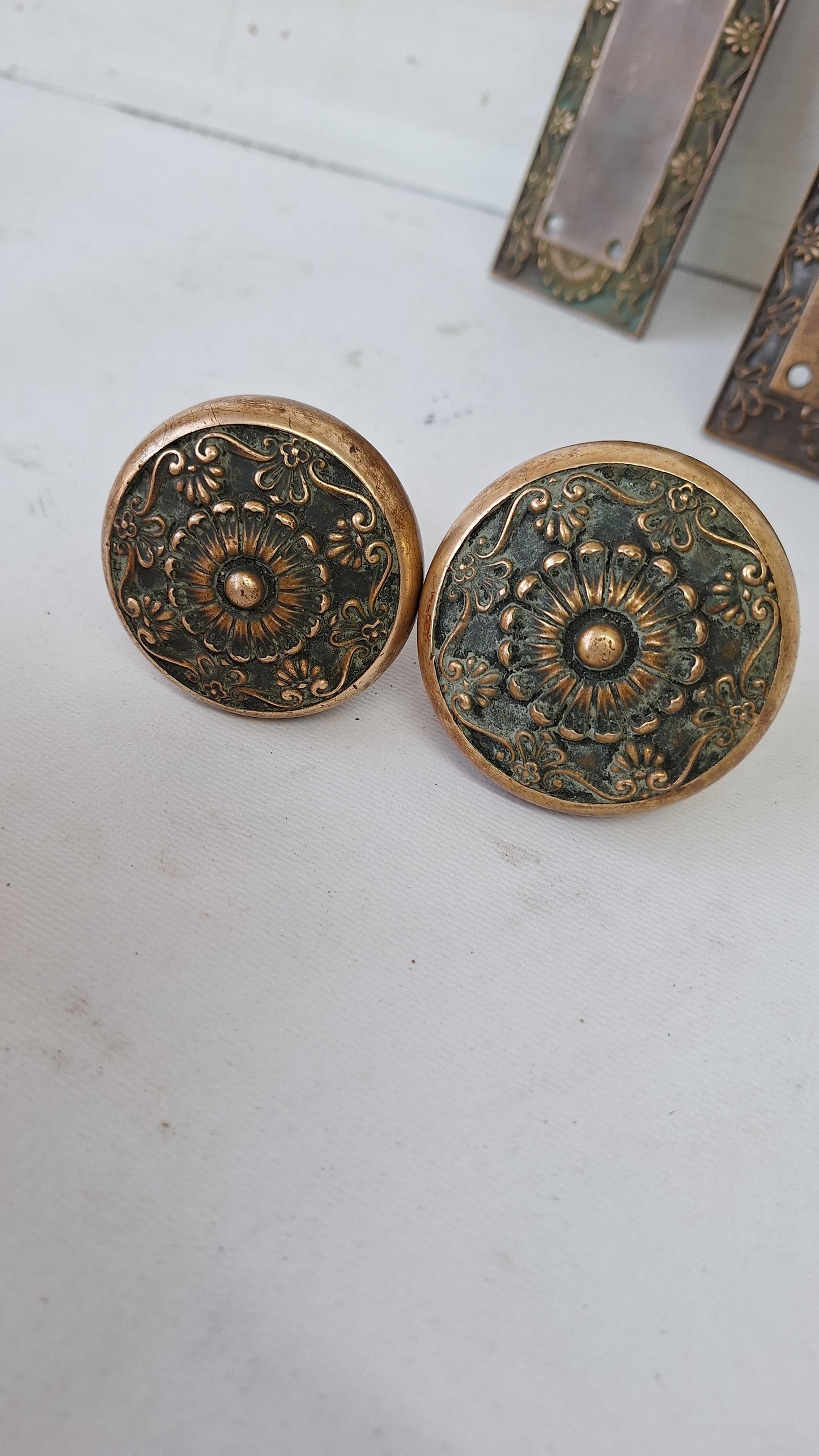 Parthenon Bronze Front Door Hardware, Antique Floral Design Door Knob and Plate Set