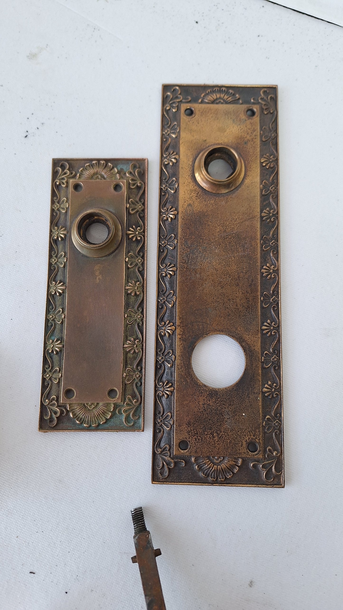 Parthenon Bronze Front Door Hardware, Antique Floral Design Door Knob and Plate Set