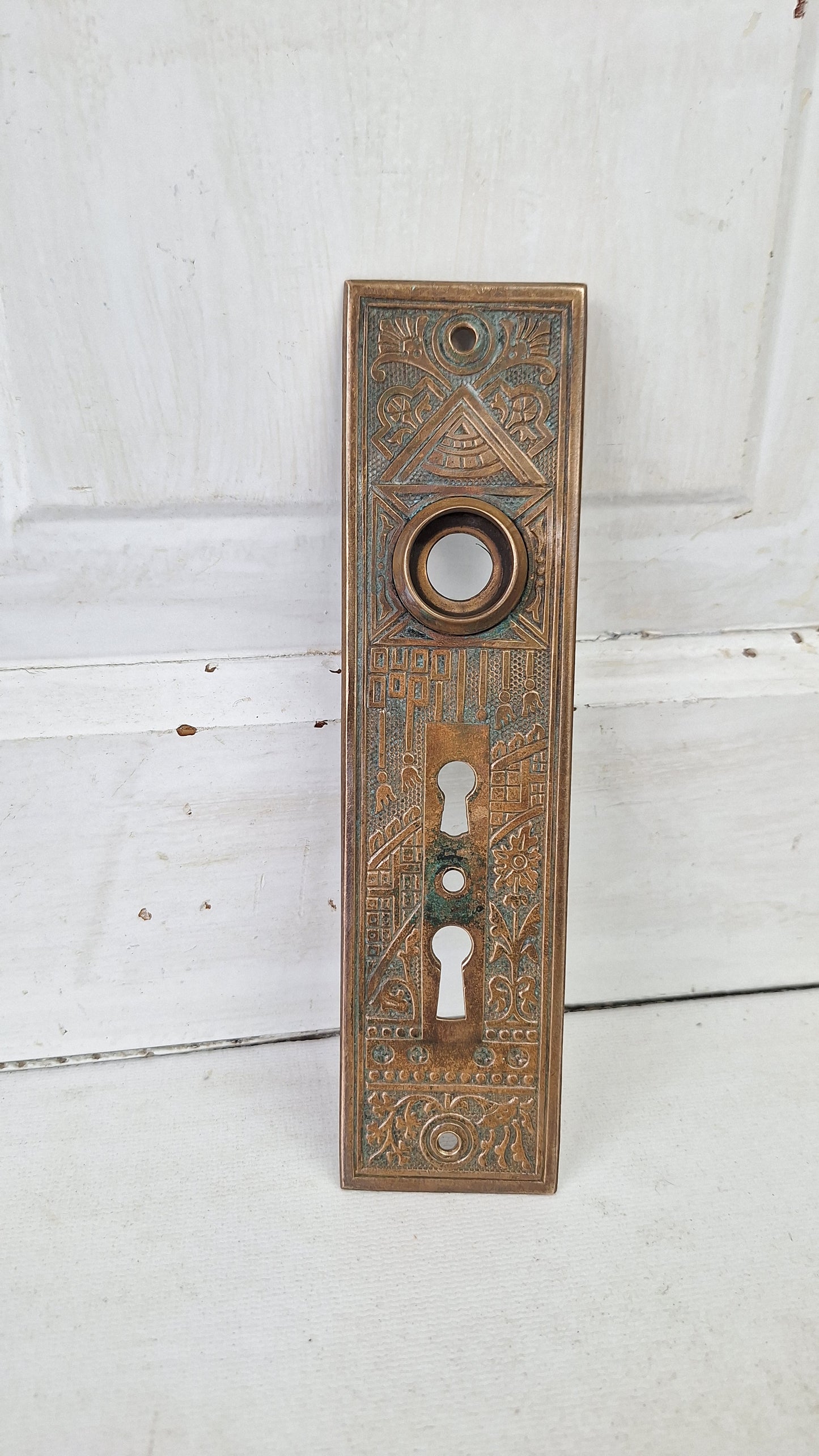 Eastlake Bronze Plate with Double Keyhole, Ceylon Pattern Entry Door Knob Backplate