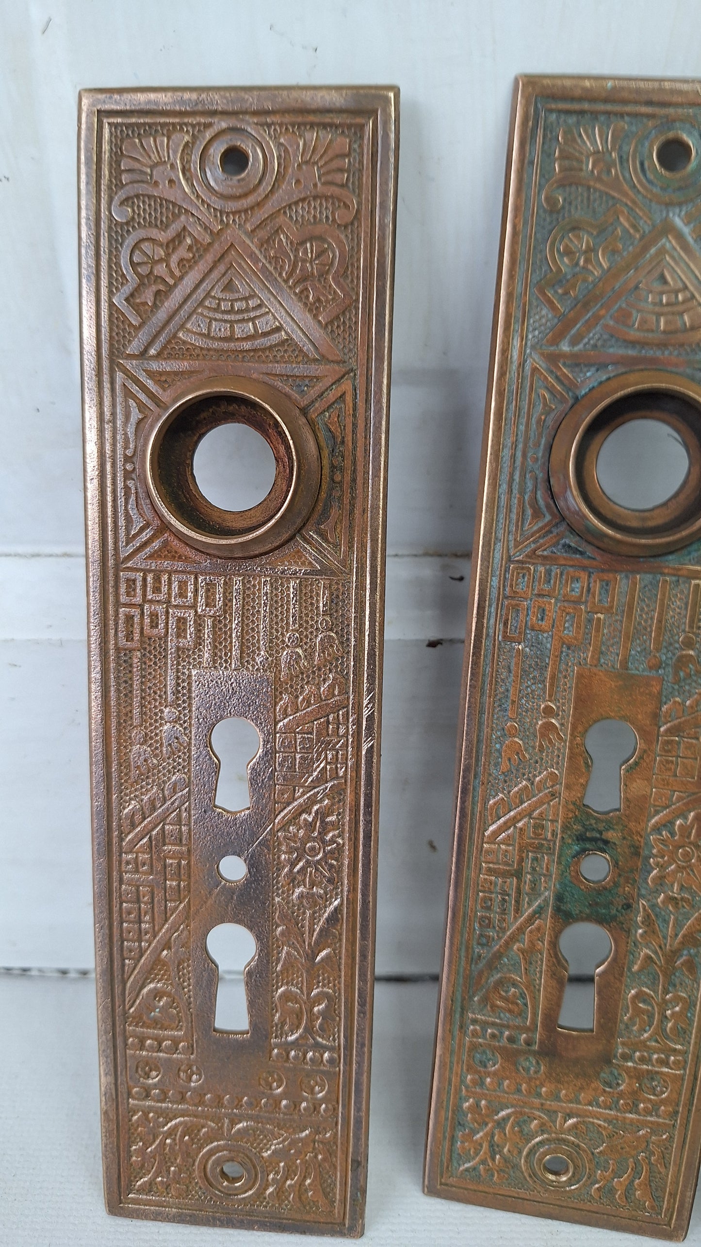 Eastlake Bronze Plate with Double Keyhole, Ceylon Pattern Entry Door Knob Backplate