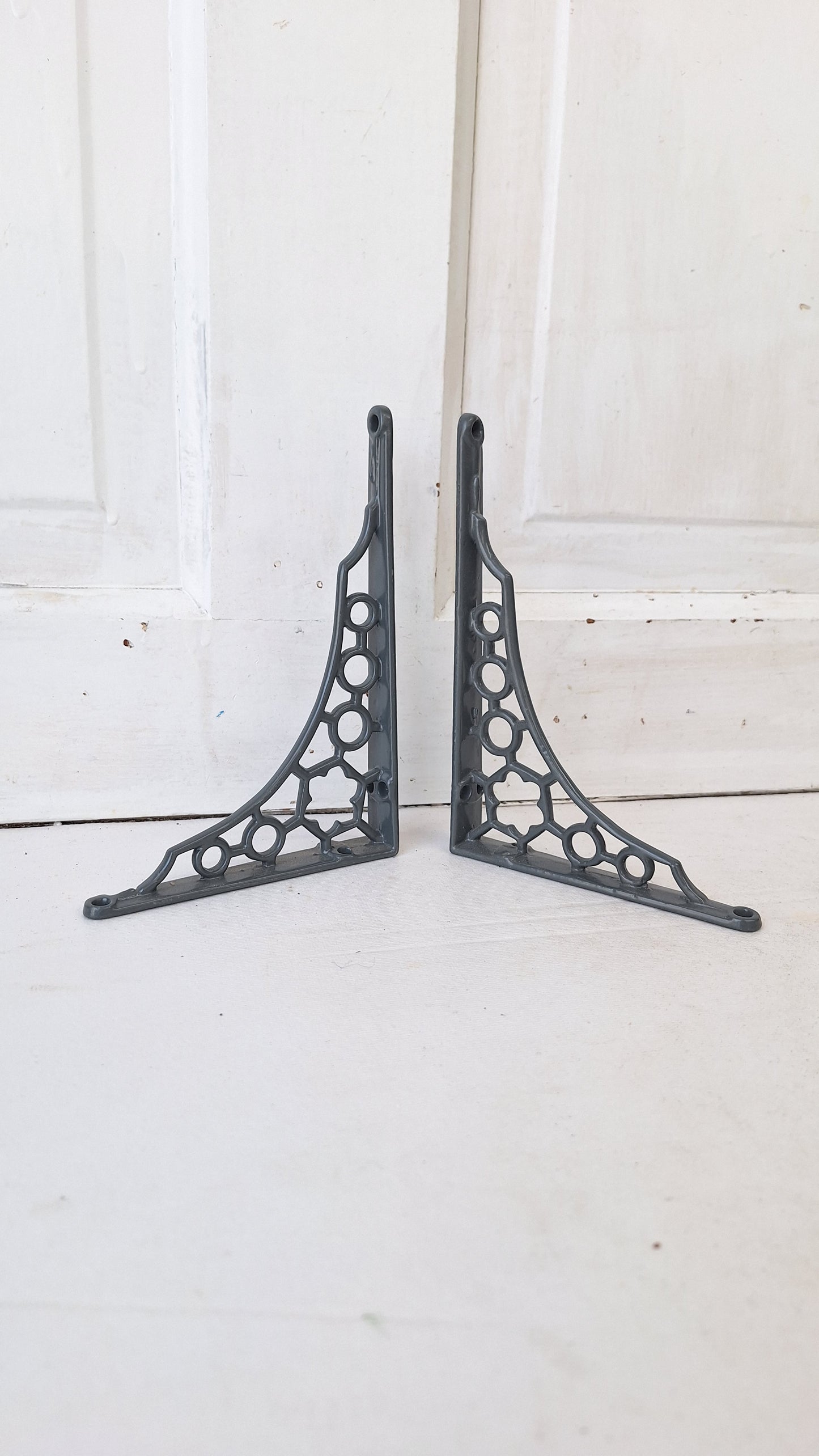 Two 5 x 7 Cast Iron Shelf Brackets, Antique Iron Shelf Supports