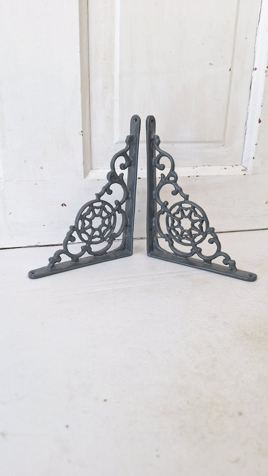 Two 5 x 7 Cast Iron Shelf Brackets, Antique Iron Shelf Supports