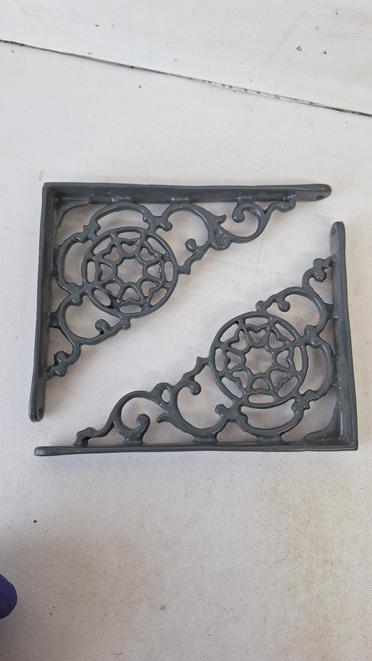 Two 5 x 7 Cast Iron Shelf Brackets, Antique Iron Shelf Supports