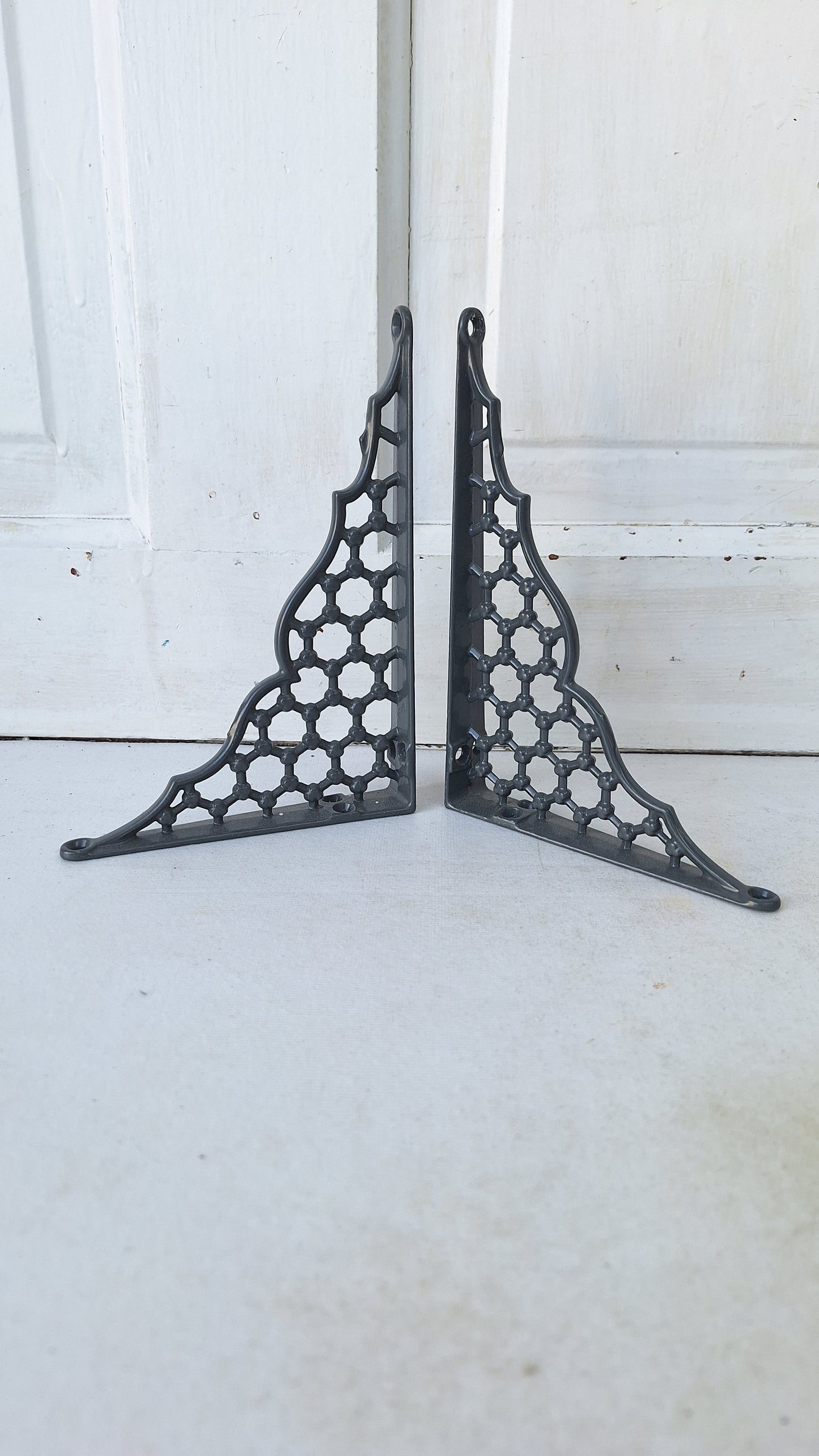 Pair of 5 x 7 Cast Iron Shelf Brackets, Antique Iron Shelf Supports