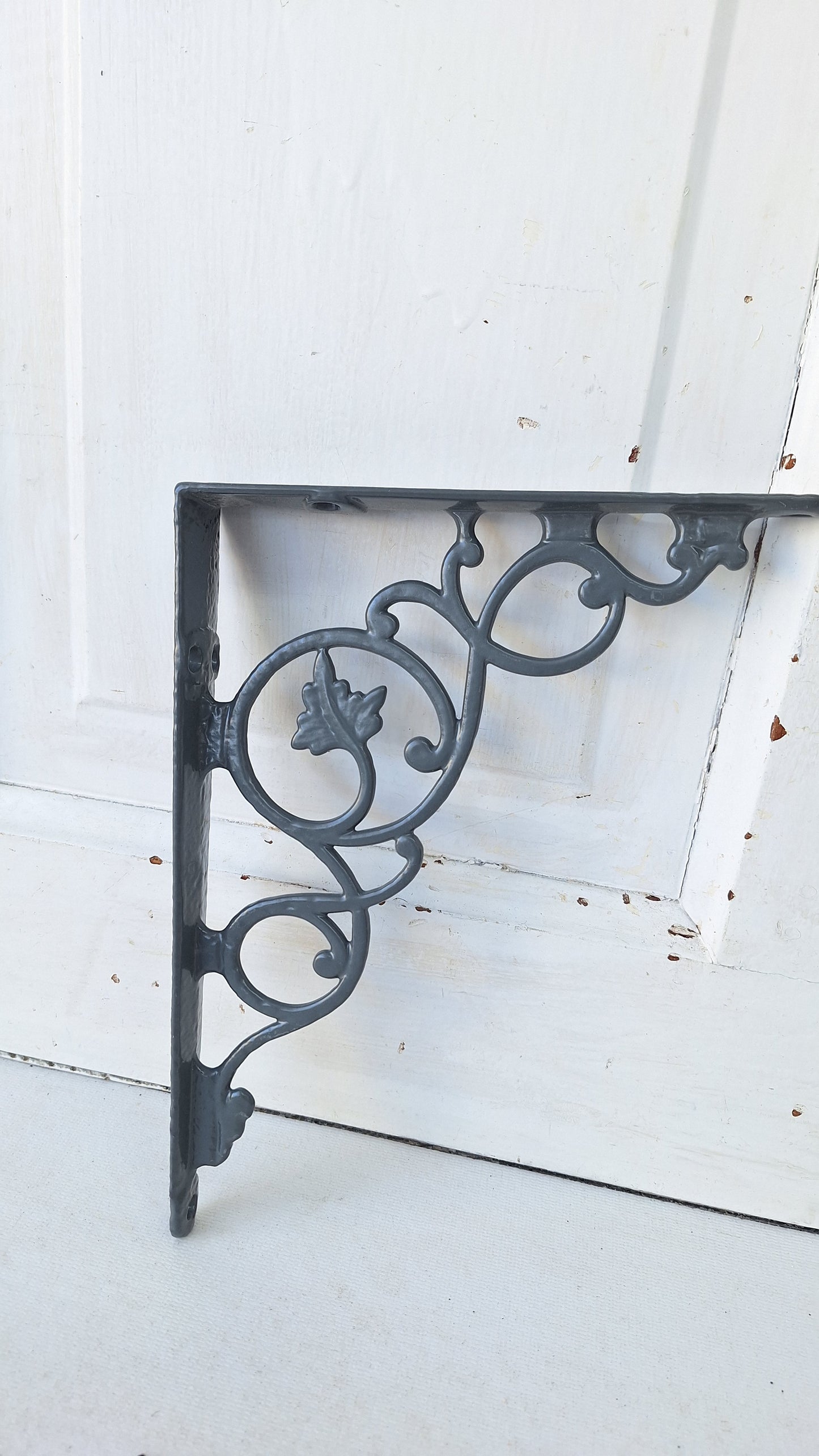 Single Small Ornate Bracket, Antique Cast Iron Shelf Support