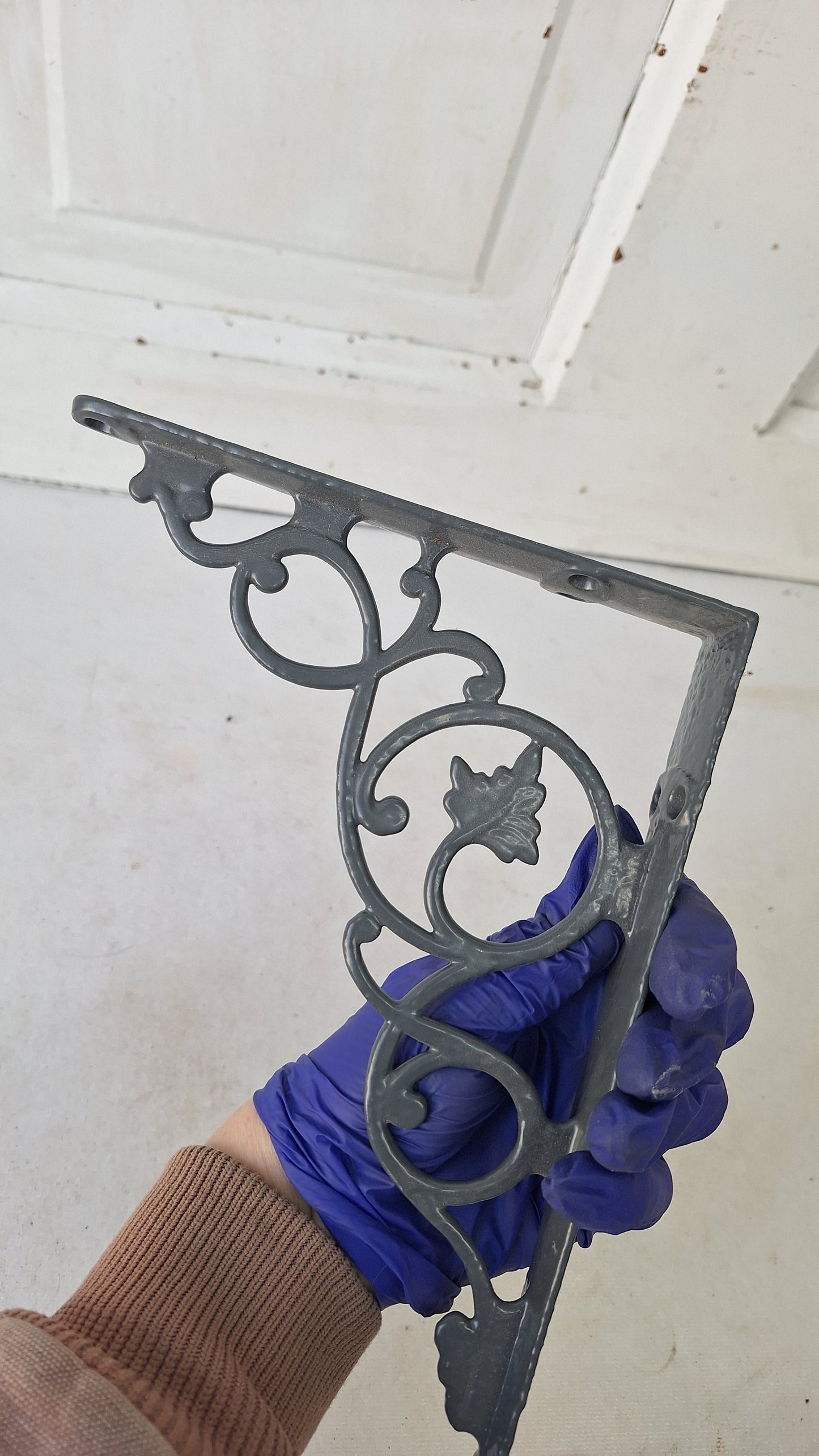 Single Small Ornate Bracket, Antique Cast Iron Shelf Support