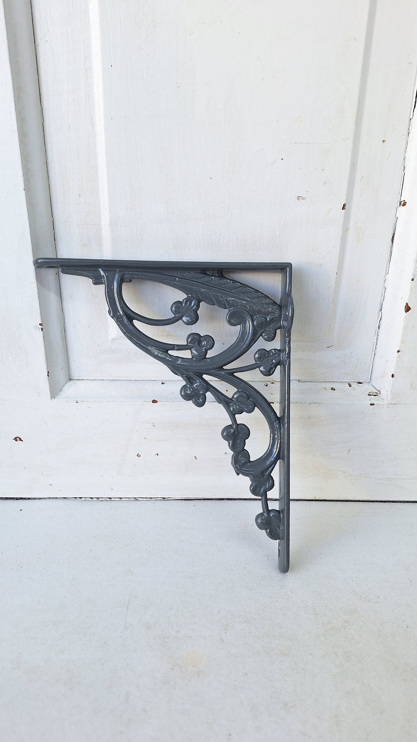 One Victorian Era Feather Design Bracket, Antique Cast Iron Shelf Support