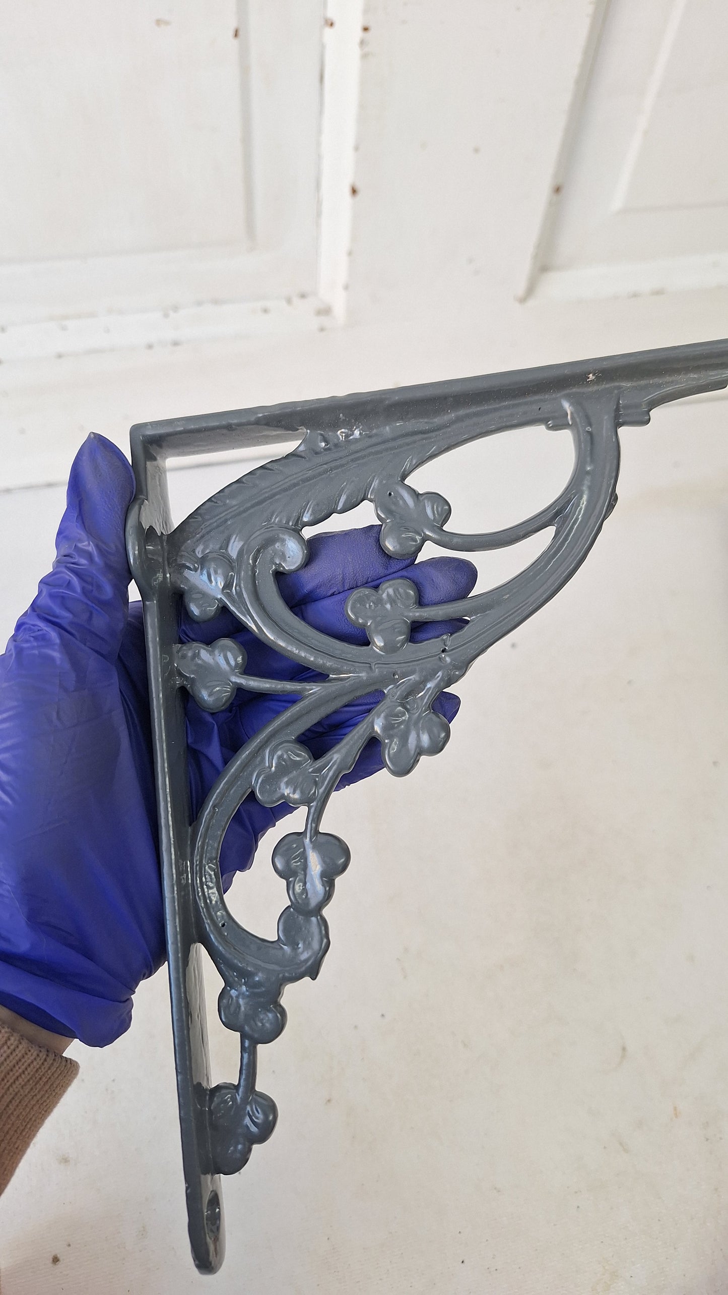 One Victorian Era Feather Design Bracket, Antique Cast Iron Shelf Support