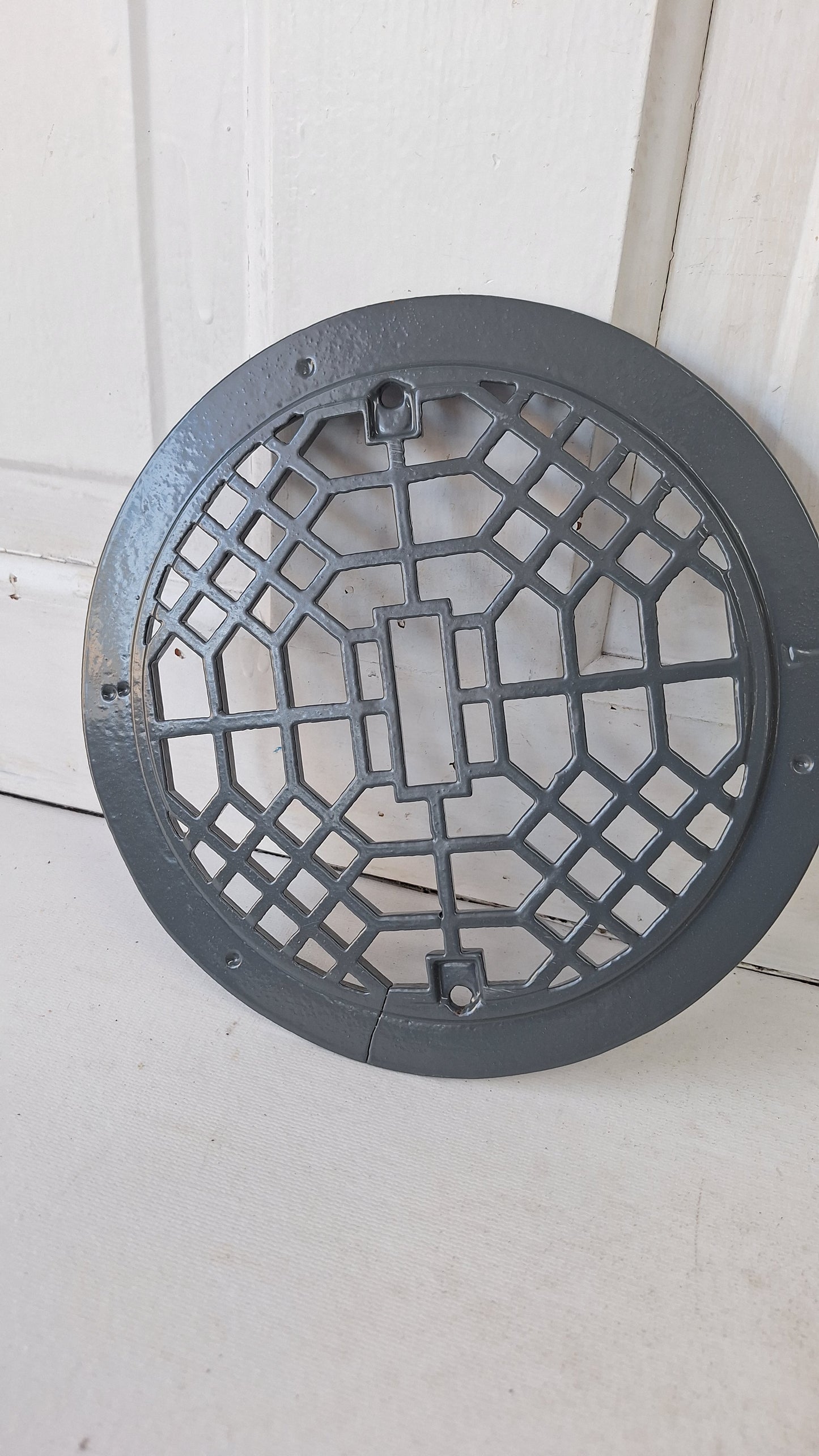 9" Round Antique Vent Cover, Circle Cast Iron Register Grate
