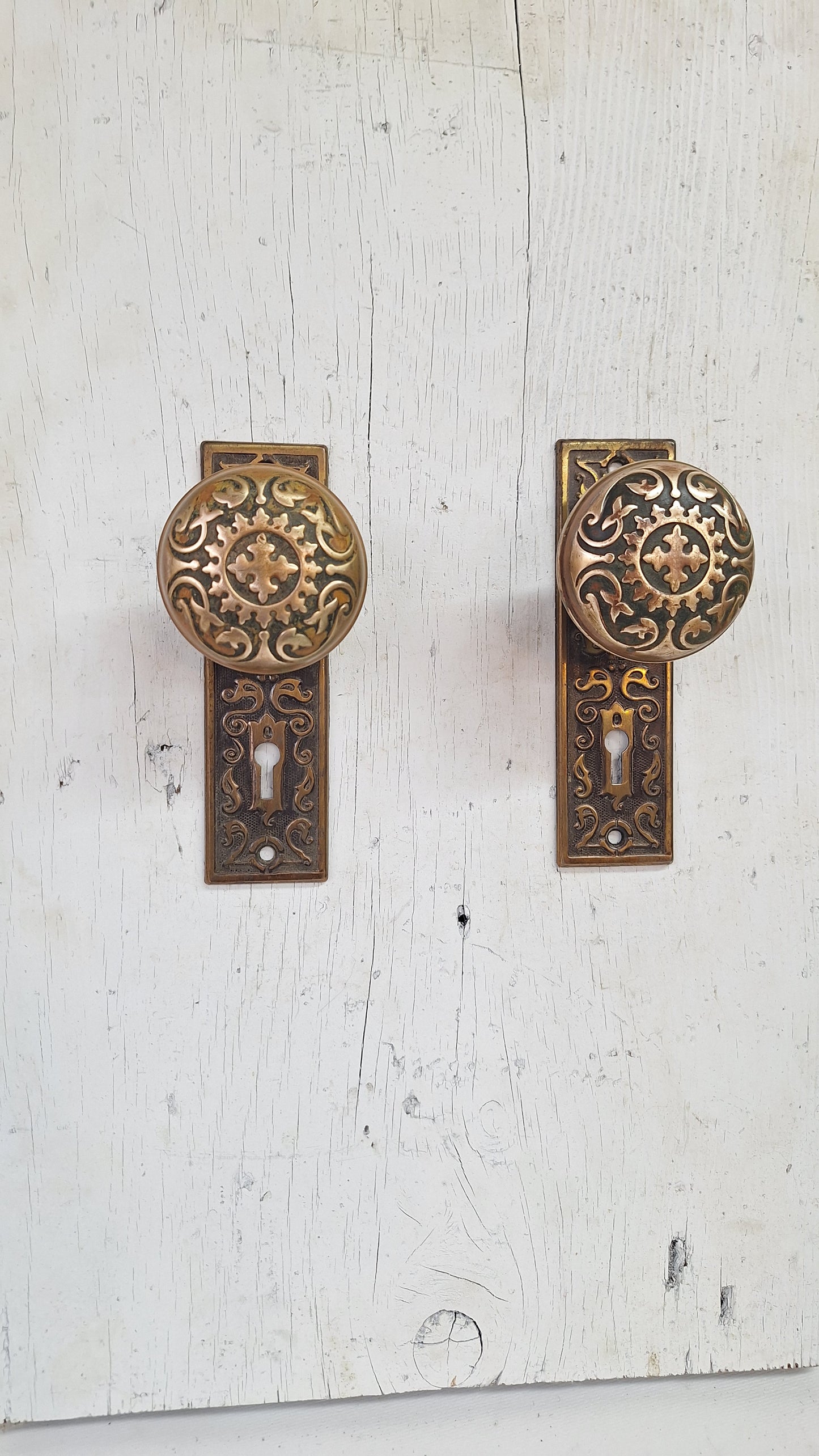 Antique Scroll Design Door Hardware, Fancy Doorknob and Backplate Set