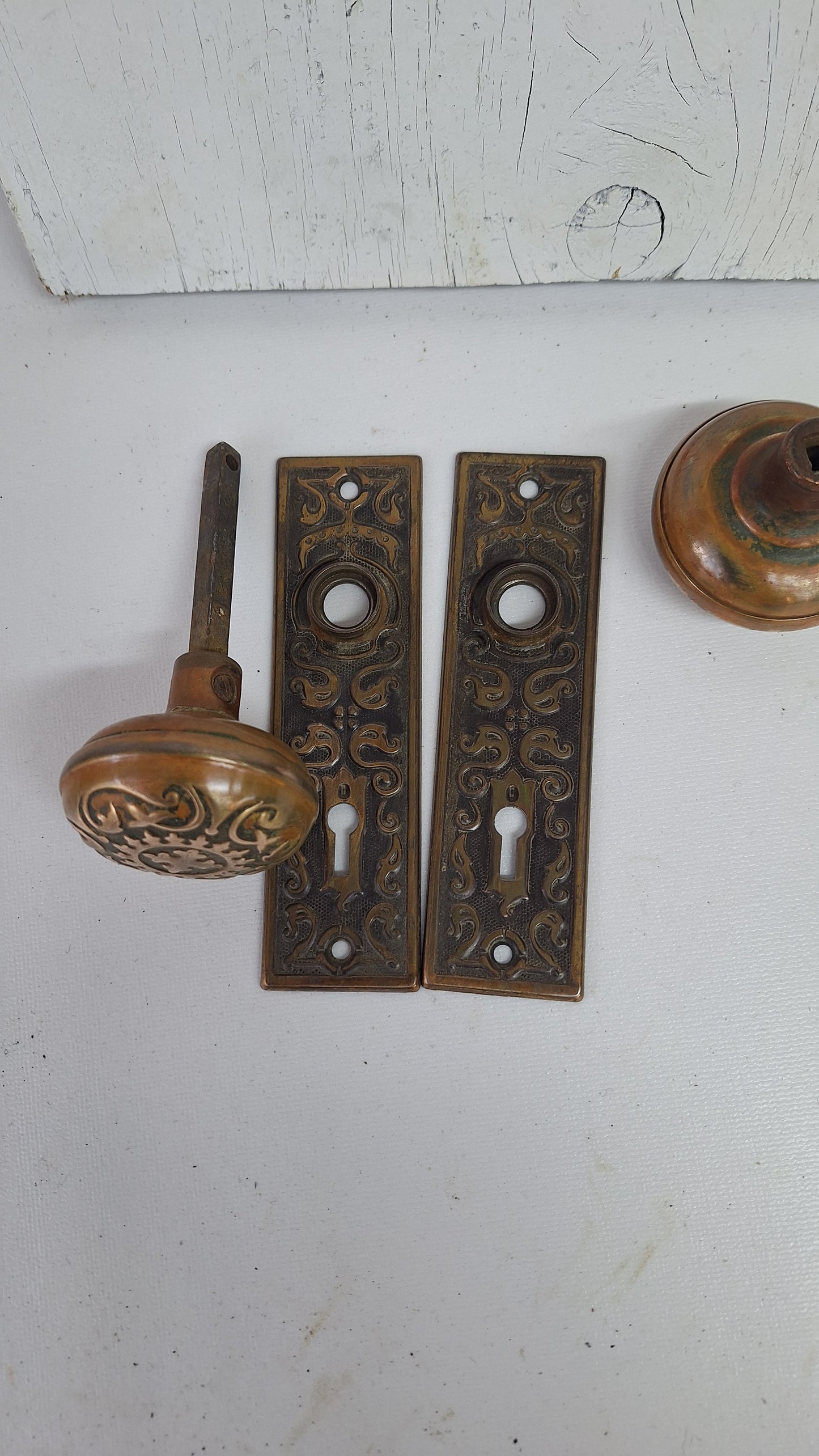 Antique Scroll Design Door Hardware, Fancy Doorknob and Backplate Set