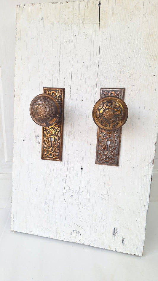 Daisy Design Doorknobs and Plate Set, Antique Flower Design Bronze Door Hardware 082103