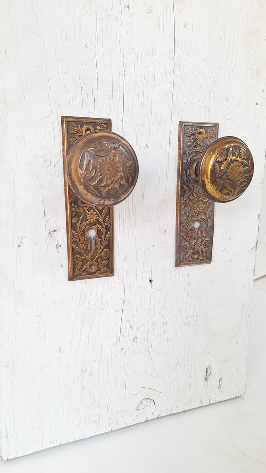 Daisy Design Doorknobs and Plate Set, Antique Flower Design Bronze Door Hardware 082103