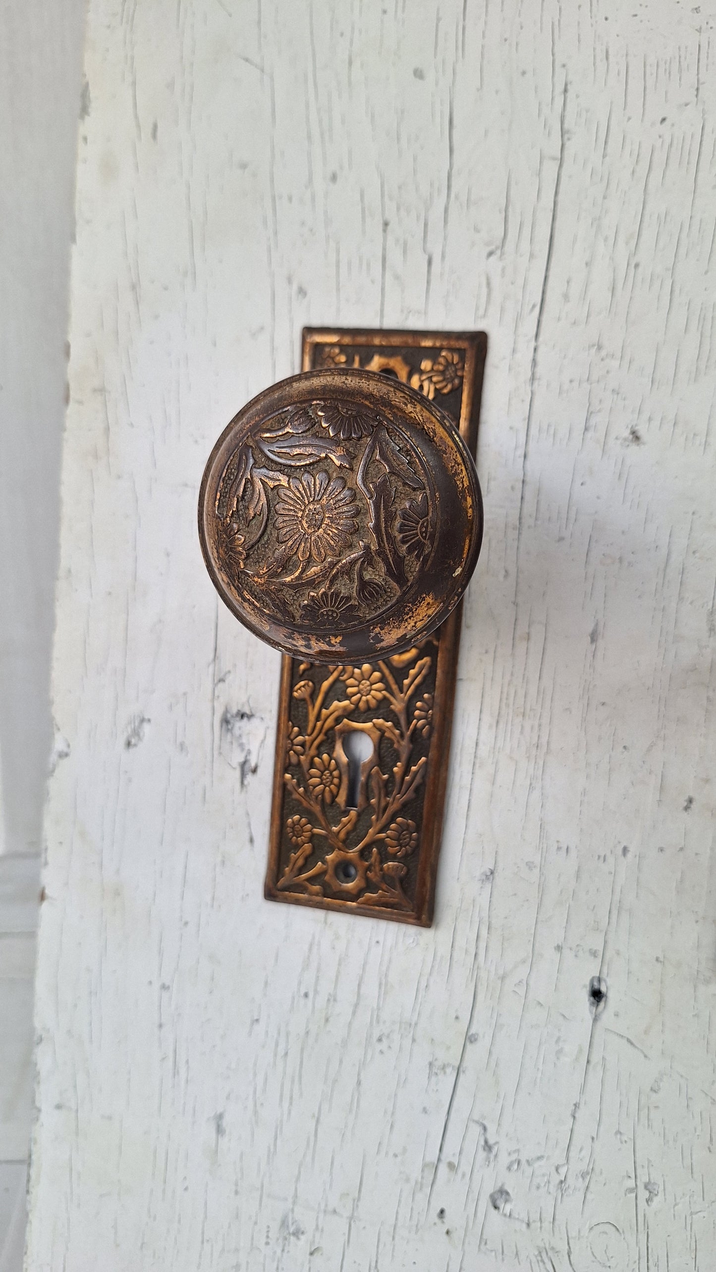 Daisy Design Doorknobs and Plate Set, Antique Flower Design Bronze Door Hardware 082103