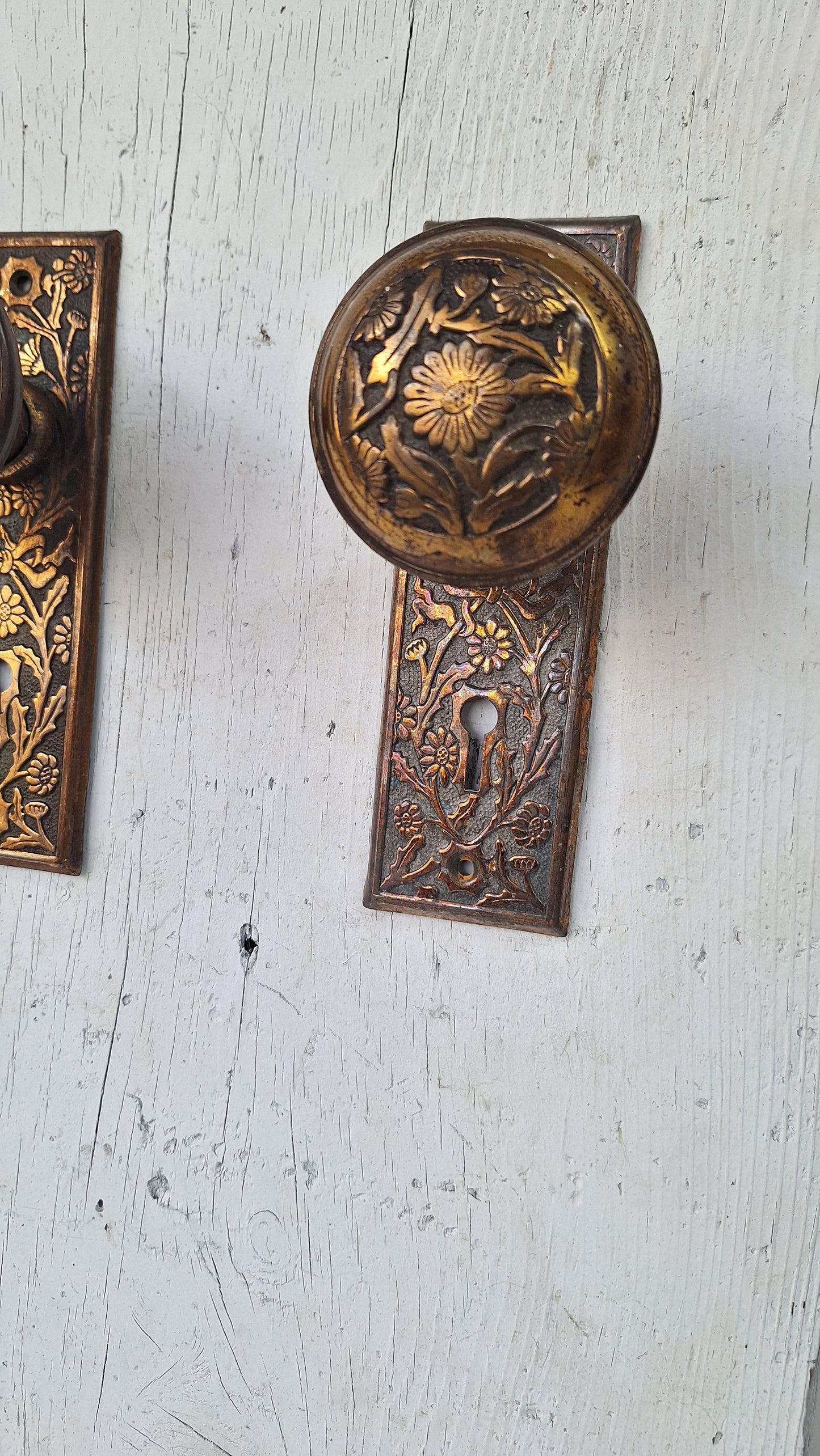 Daisy Design Doorknobs and Plate Set, Antique Flower Design Bronze Door Hardware 082103