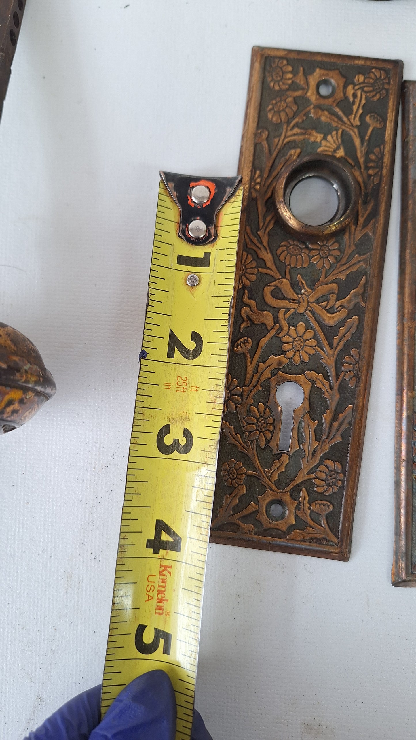 Daisy Design Doorknobs and Plate Set, Antique Flower Design Bronze Door Hardware 082103