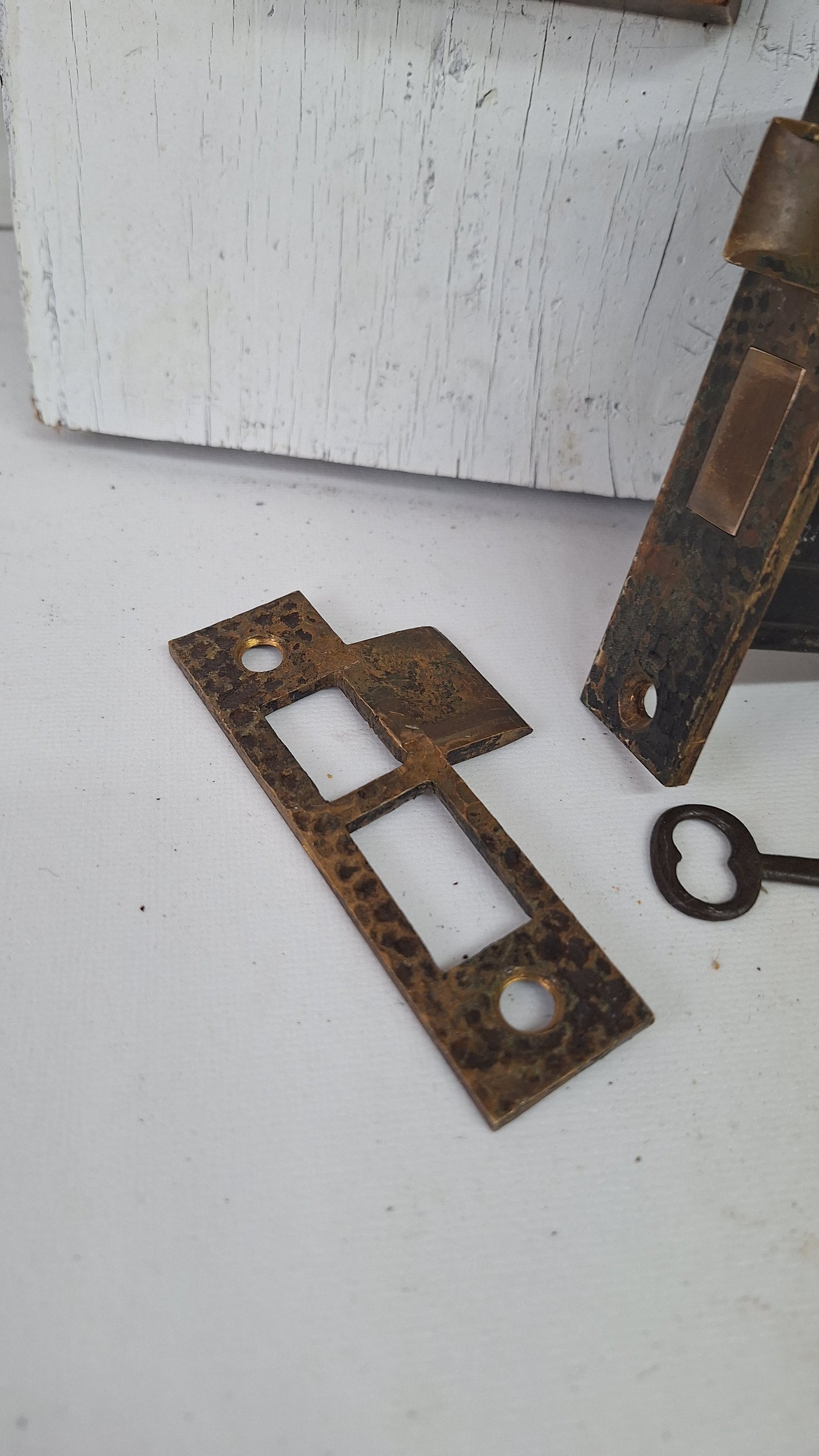 Complete Entry Knob & Plate Set, Front Door Knobs and Backplates with Lock