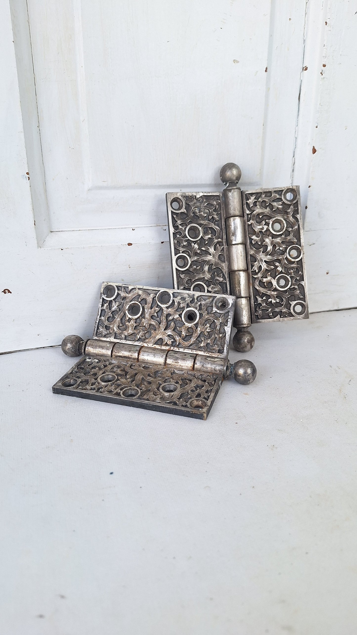 Pair of Yale Kelp Design Door Hinges, Nickel Plated Antique Door Hinges