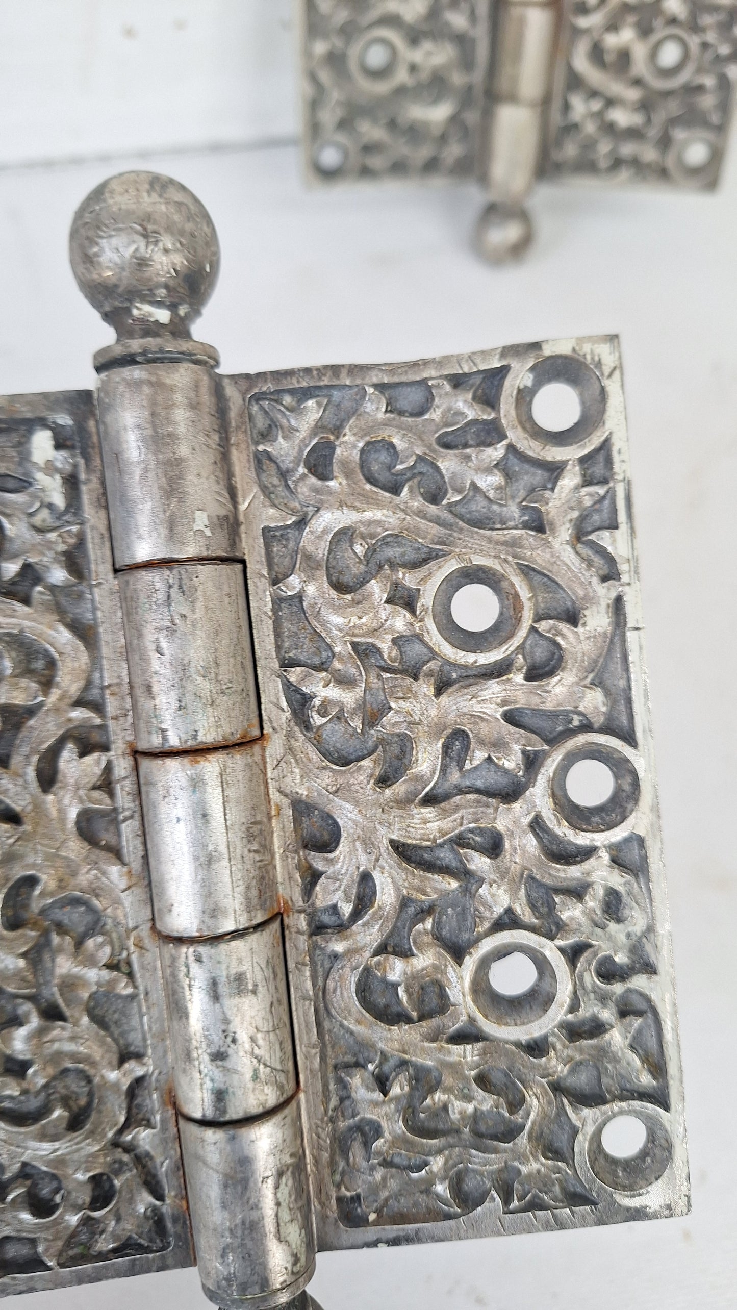 Pair of Yale Kelp Design Door Hinges, Nickel Plated Antique Door Hinges