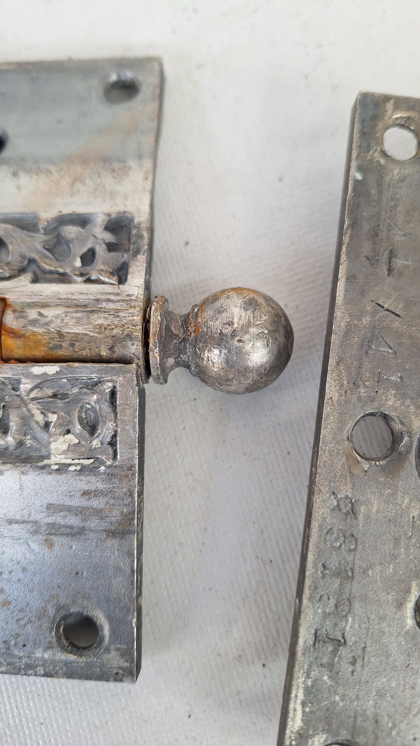 Pair of Yale Kelp Design Door Hinges, Nickel Plated Antique Door Hinges