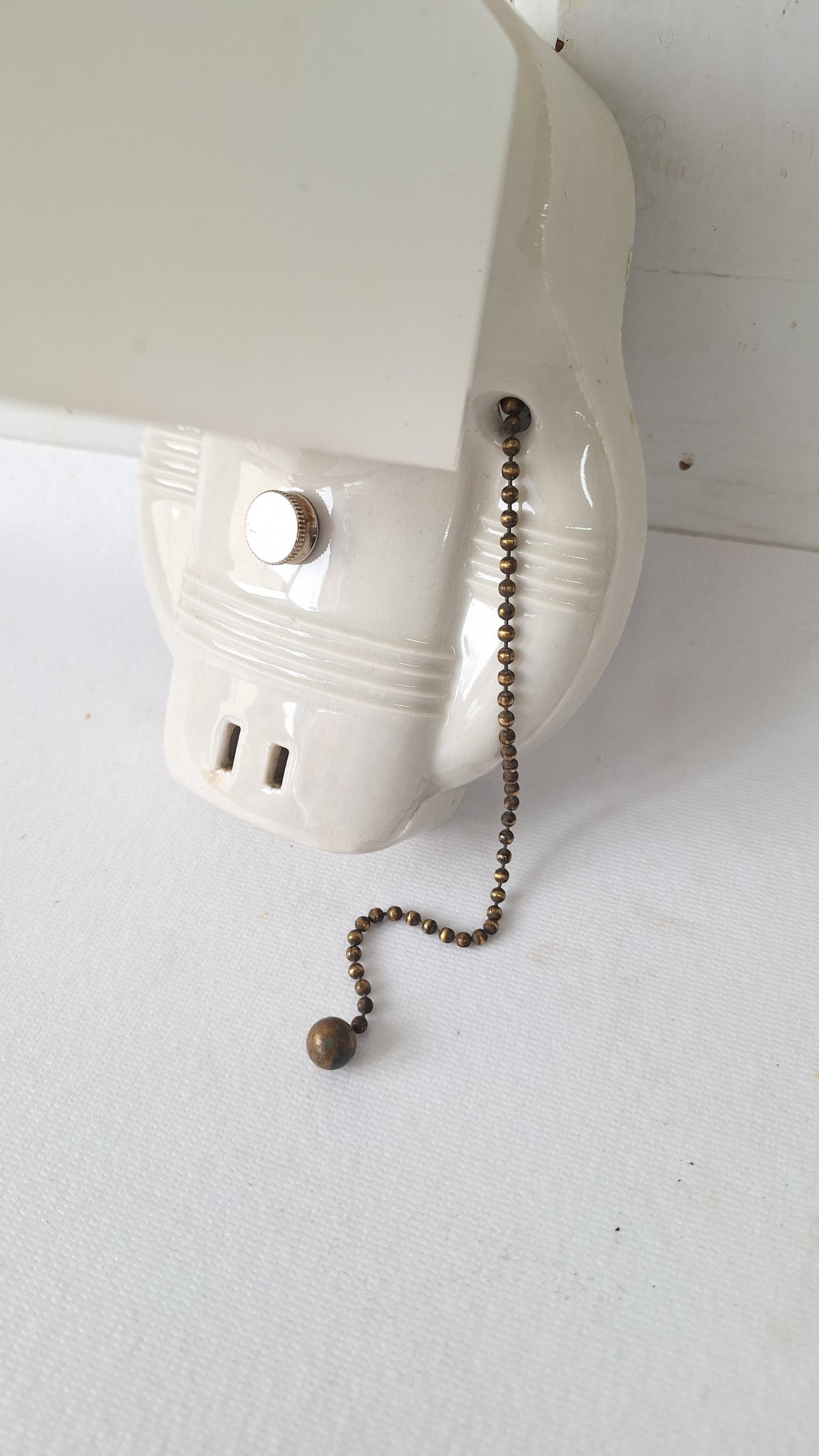 Pull Chain Switch Vintage Porcelain Bathroom Sconce, Ceramic Bathroom Vanity Light