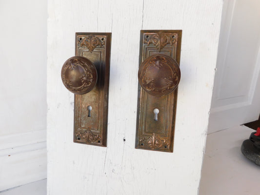 Locris Design Doorknobs and Plate Set, Antique Flower Design Bronze Door Hardware 021511