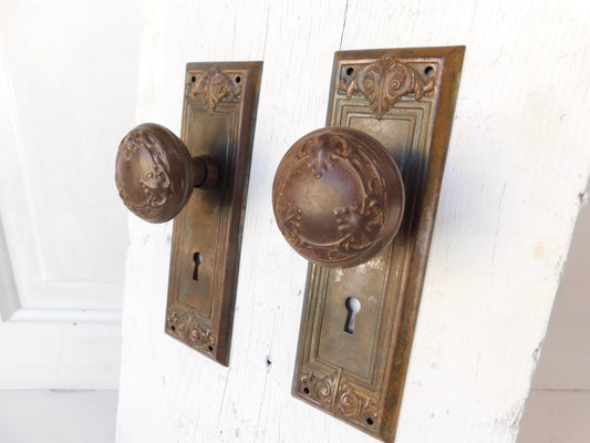 Locris Design Doorknobs and Plate Set, Antique Flower Design Bronze Door Hardware 021511