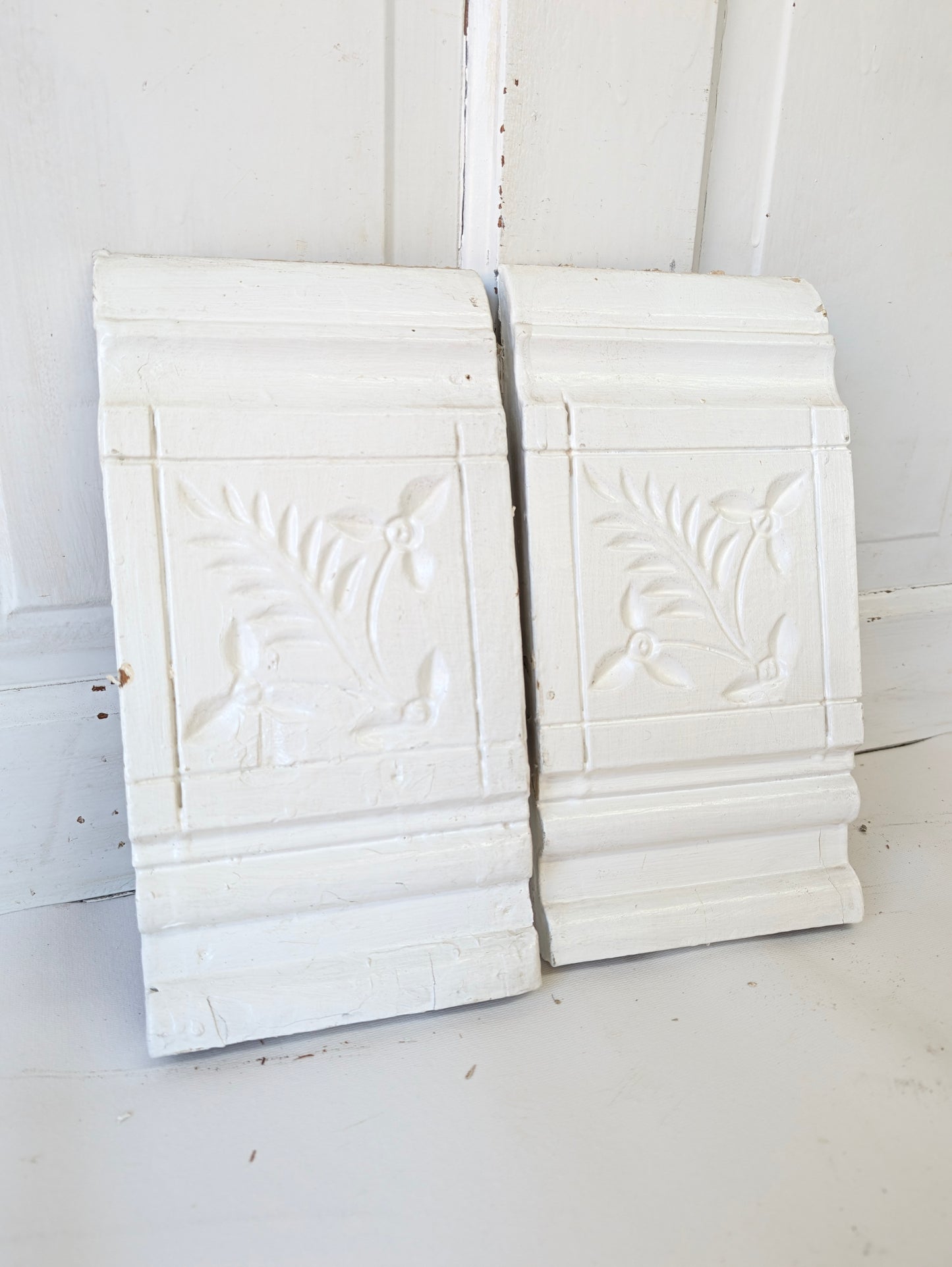 Pair of Antique Spoon-Carved Wood Plinth Blocks, Wood Trim Rosettes
