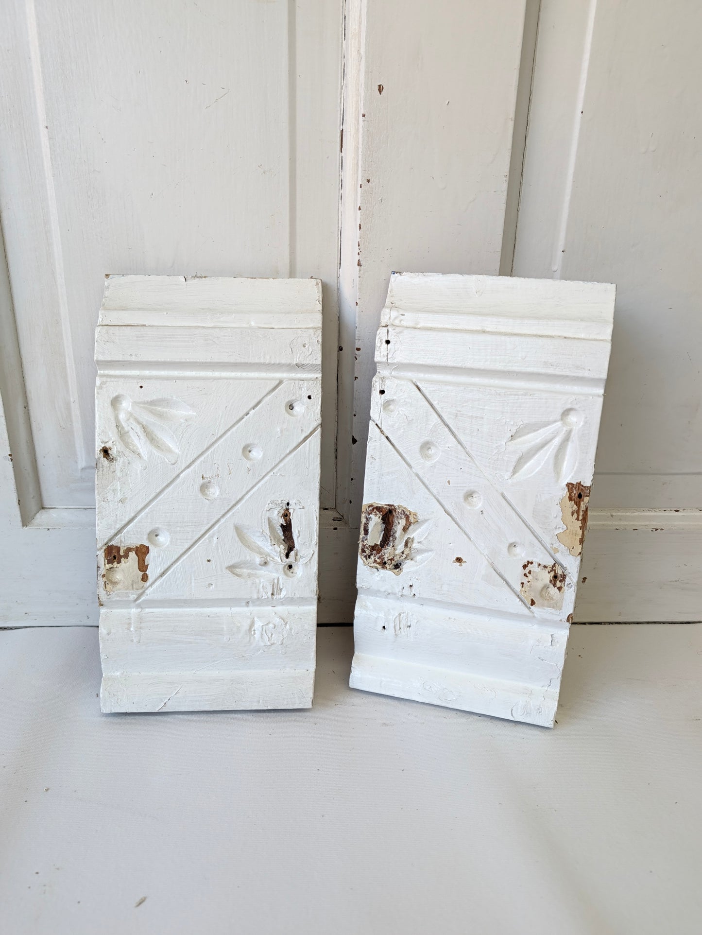 Pair of Antique Spoon-Carved Wood Plinth Blocks, Wood Trim Rosettes
