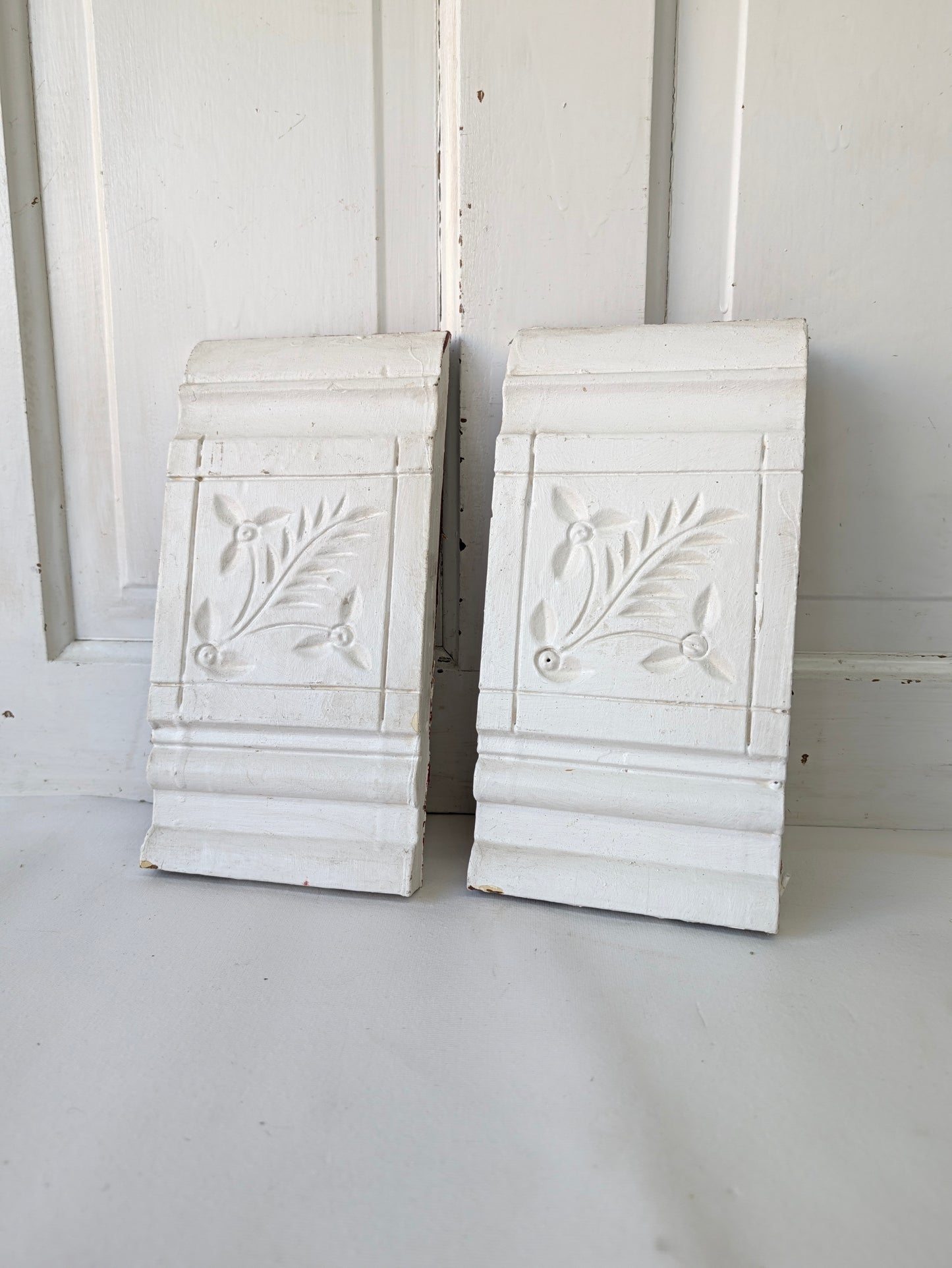 Pair of Antique Spoon-Carved Wood Plinth Blocks, Wood Trim Rosettes