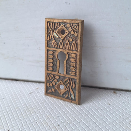 Single Ornate Design Escutcheon, Eastlake Design Antique Brass Keyhole, Bronze Key Plate, Antique Key Hole Covers 041703