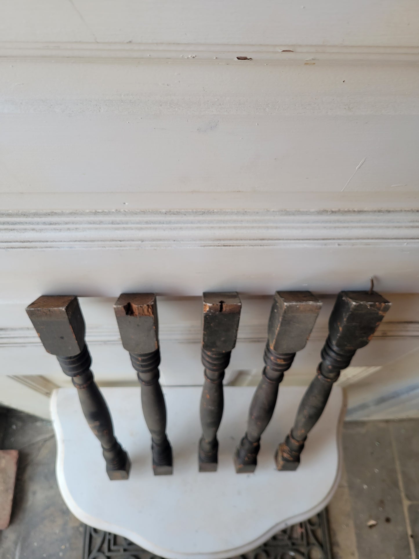 Set of 5 Salvaged Staircase Spindles, Antique Victorian Stair Spindles #012801