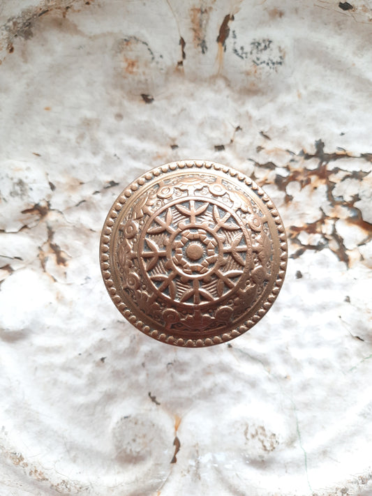 Antique Windsor Pattern Door Knob by Reading Hardware, Victoria Era Ornate Bronze Doorknob 083110